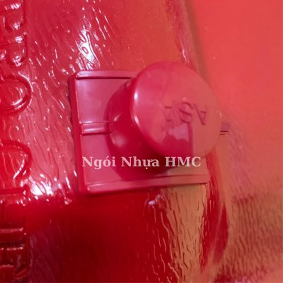 Hình 3: Hình ảnh thực tế dùng nắp chống gỉ pvc/asa màu đỏ.