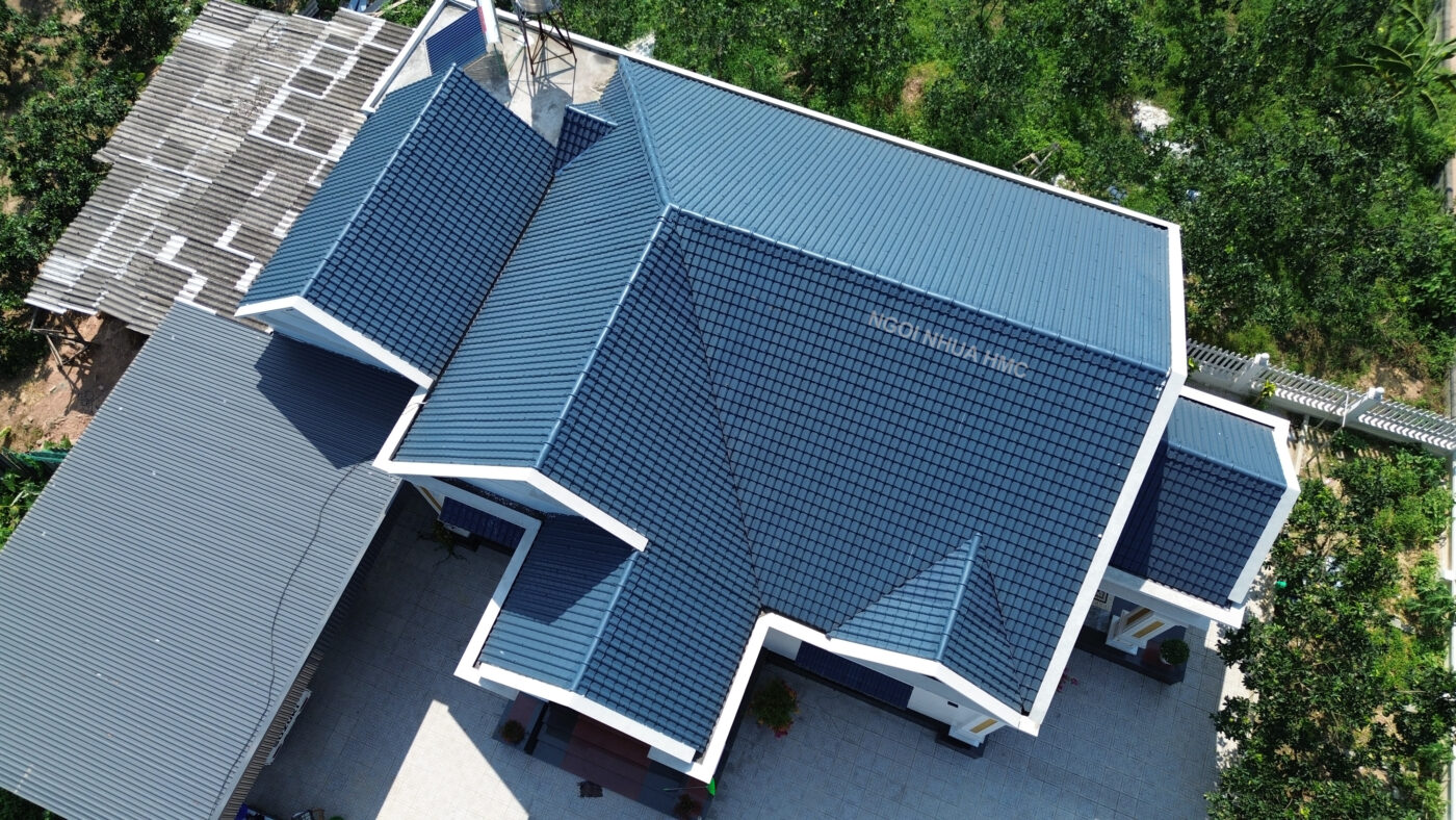 nhà sử dụng ngói nhựa HMC