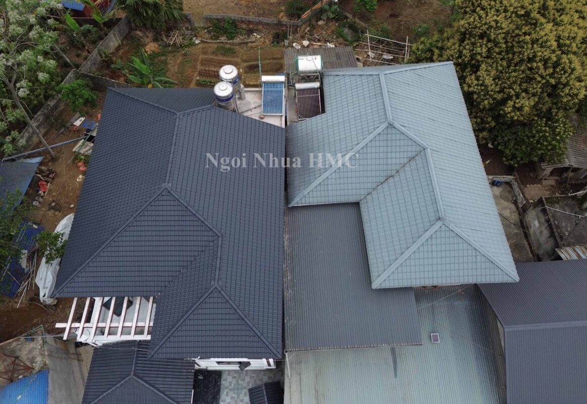 so sánh tôn sắt và ngói nhựa