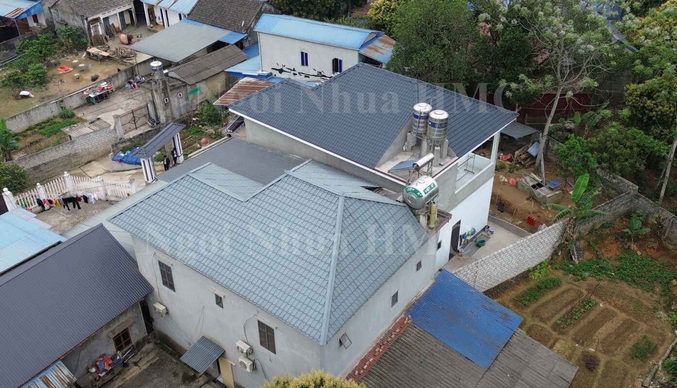 so sánh tôn sắt và ngói nhựa