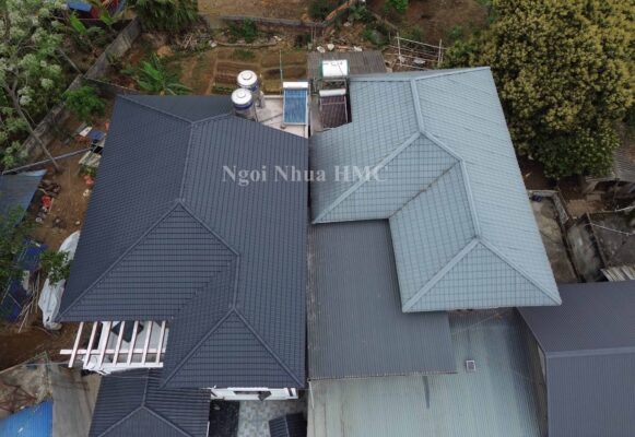 so sánh tôn sắt và ngói nhựa