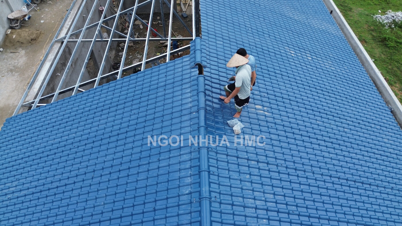đi lại thoải mái trên mái nhà