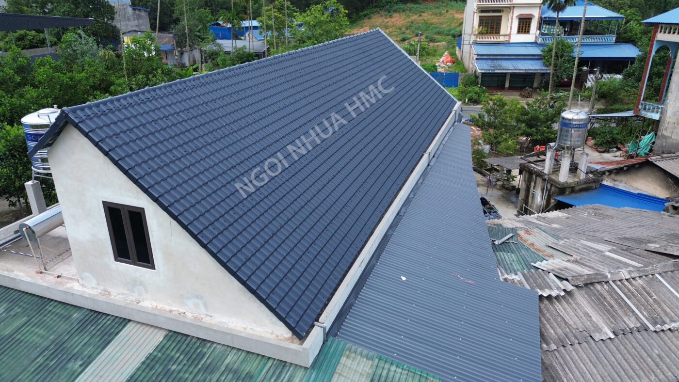 nhà sử dụng ngói nhựa HMC