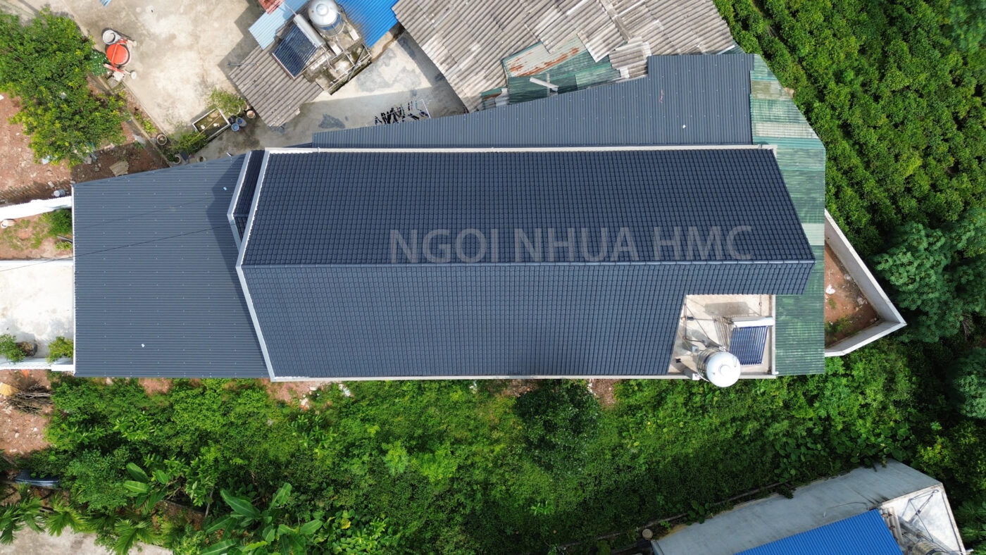 nhà sử dụng ngói nhựa HMC