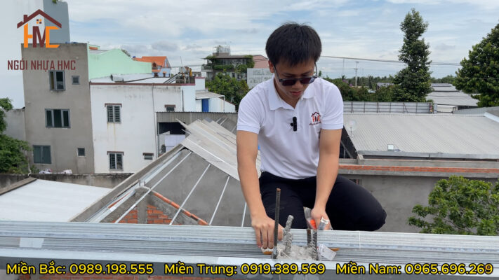 kiểm tra khung kèo mái nhựa