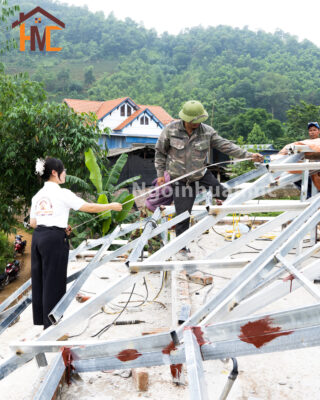 thợ thi công đánh giá ngói nhựa