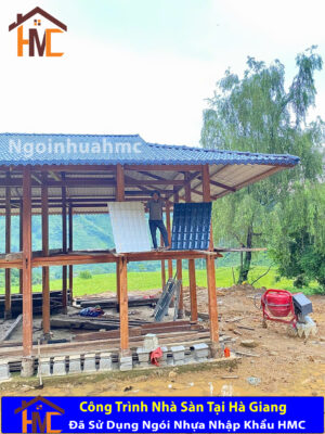 nhà sàn sử dụng ngói nhựa nhập khẩu HMC