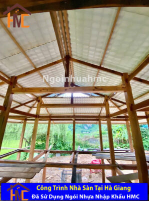 nhà sàn sử dụng ngói nhựa nhập khẩu HMC